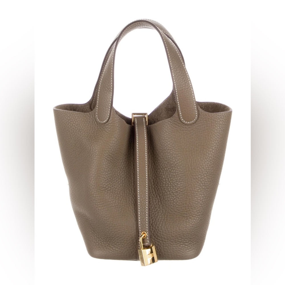 Timeless Elegant Classic Bucket Bag